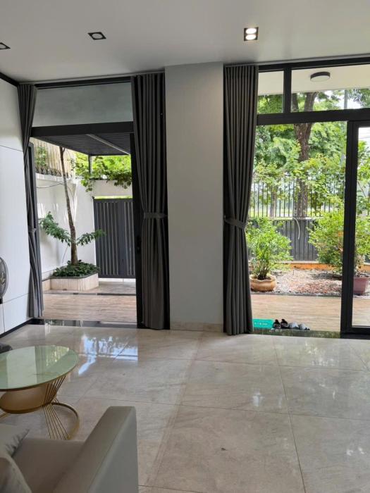 Luxury Entire House - 5BR - 5BA-Elevator , Sauna