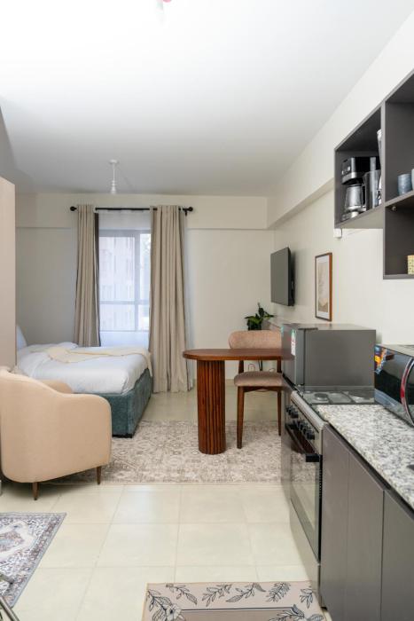 Affordable luxury studio in Nairobi with a pool and a gym