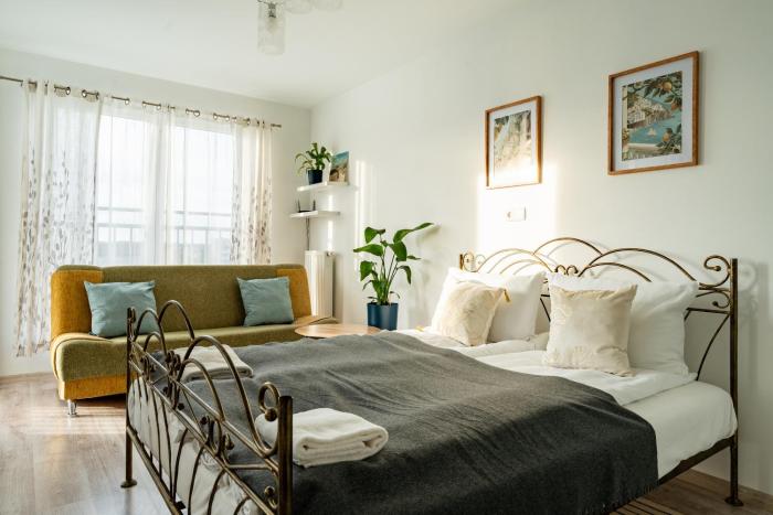 Reda Peaceful Retreat Studio by BookingHost