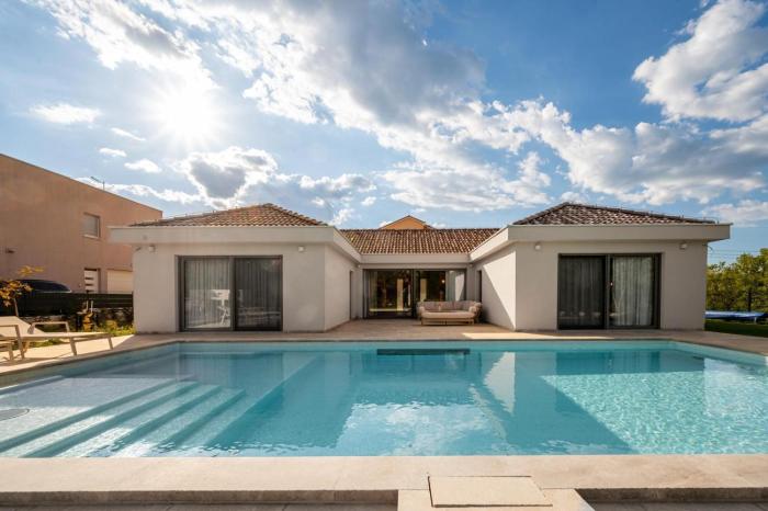 Luxury Villa Melanie near Split, heated pool