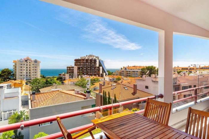 Bright Cascais Apartment with a View