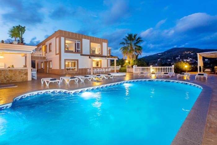 Large Villa near Ibiza Town Sleeps 2022