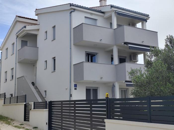 Four Stars Apartments