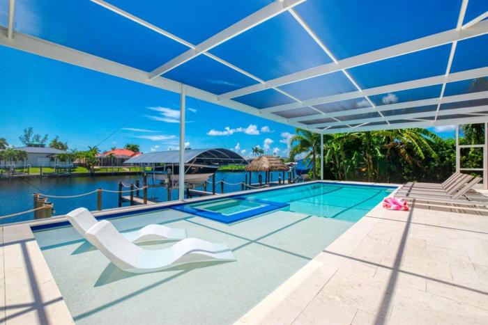 Luxury Gulf Access Escape with Pool, Spa, Dock & Firepit Retreat - Villa Sogno - Roelens