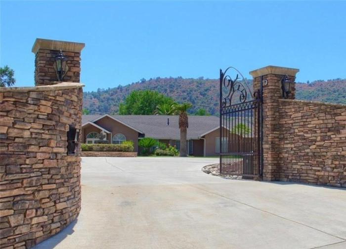 Private mountain retreat with pool and mini-golf