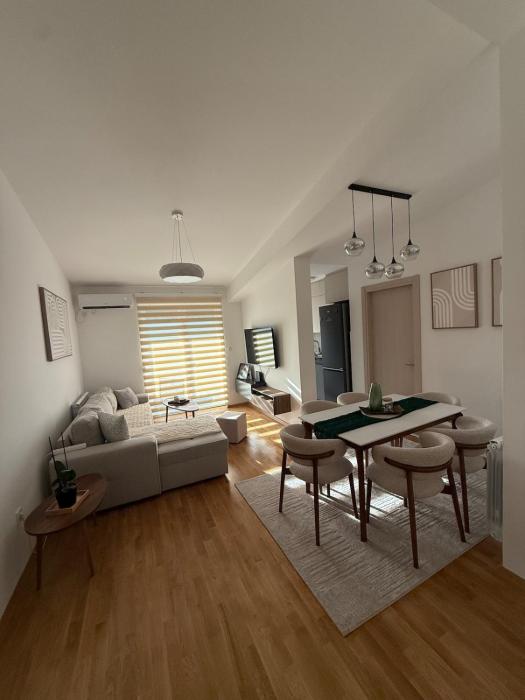 Spacious Apartment with Two Terraces &Free Parking
