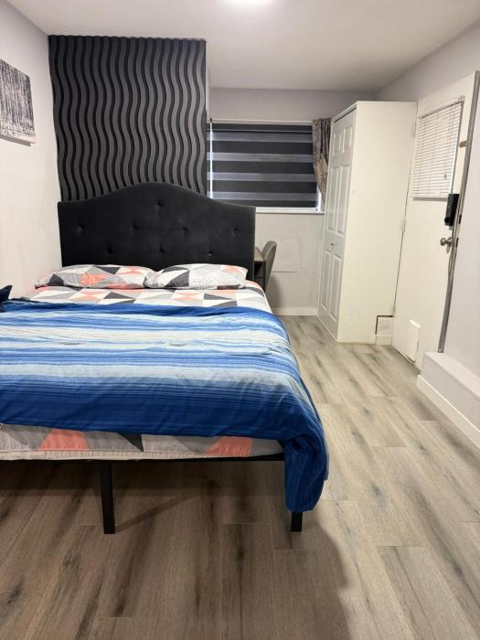 Cozy Room Ensuite Bath & Own Entrance Peaceful Stay