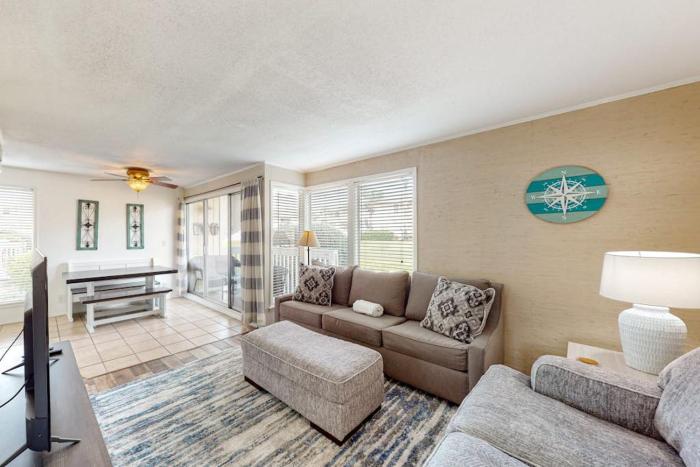 Coastal condo with pool hot tub tennis & golf access - dog-friendly