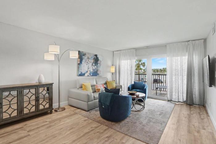 Lands End 1-206 Bay Front-Premier
