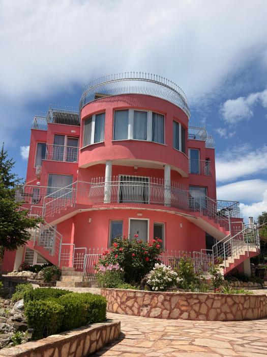 Sunray Guest House, Private Rooms & Apartment with Lovely Sea View