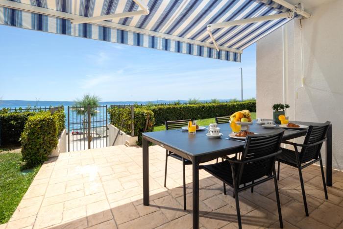Tanita Exclusive Beachfront Apartment