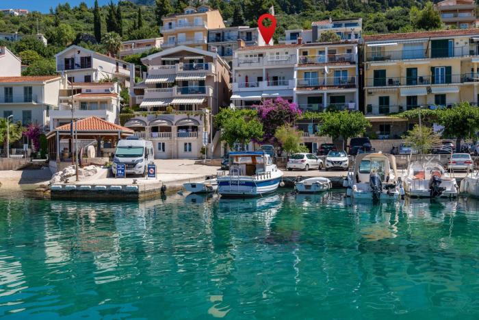Apartments by the sea Podgora, Makarska - 11432
