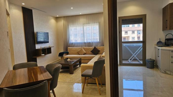 Modern 2BR App in City Center with Wi-Fi and AC