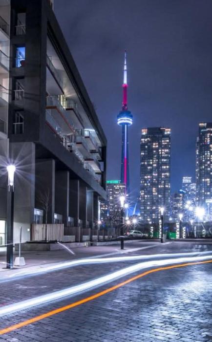 Cozy Yonge Dundas Stay Next to Eaton Centre, Direct transit to Union, CN Tower