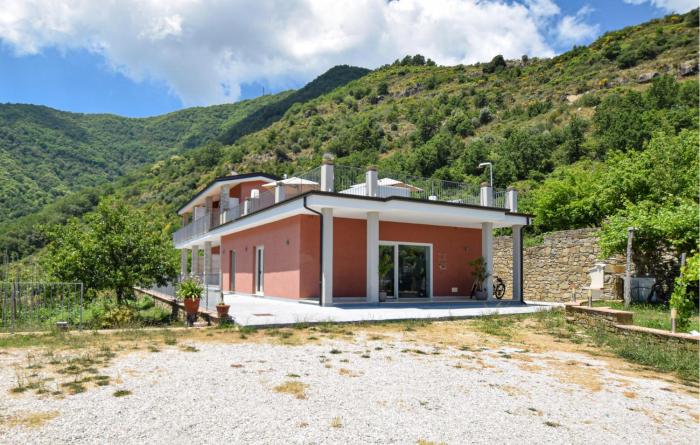 6 Bedroom Nice Home In Frazione Guarrazzano