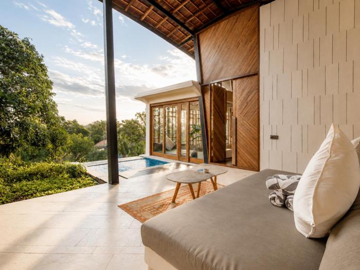 Gorgeous 2-BR Penthouse with Views