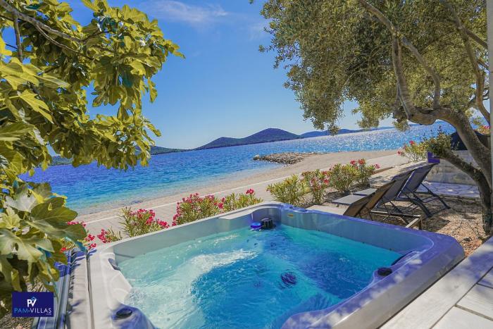 BUQEZ ECO RESORT - Beach Villa 81 - 1st Sea Line by beach