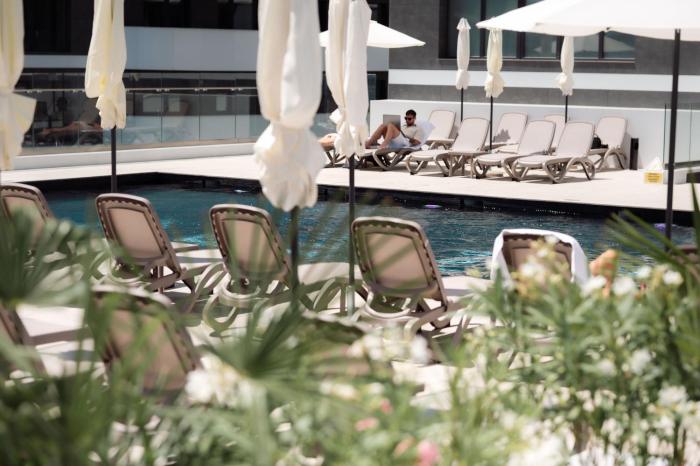 Retreat 84 in Odyssey Spa and Pools resort-parking