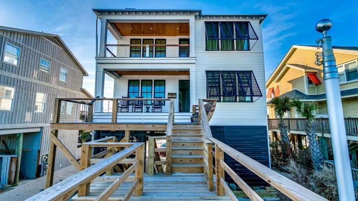 Modern Oceanfront Beach House in Pawleys Island, South Carolina