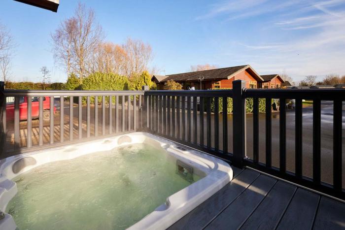 Penny Lodge with Hot Tub