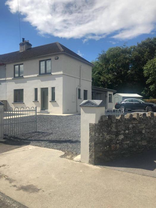 Historic Woodland View Retreat in Cahir Town