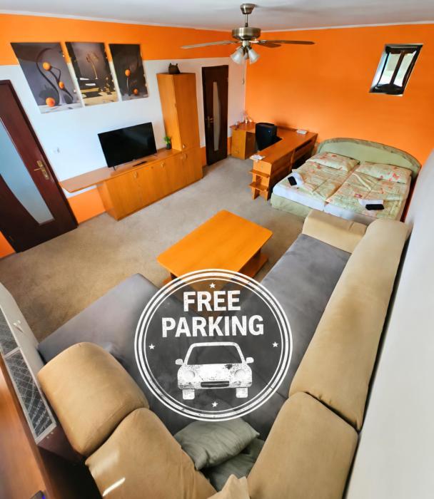 WOLF APARTMAN Luxusné ubytovanie s plnou výbavou s Bezplatným parkovaním SMART TV a Optickým Internetom Priamo v Považskej Bystrici Tichá lokalita s Všade blízko Vhodné pre Jednotlivcov Rodiny Pracovné cesty Turistiku aj Oddych Plne vybave