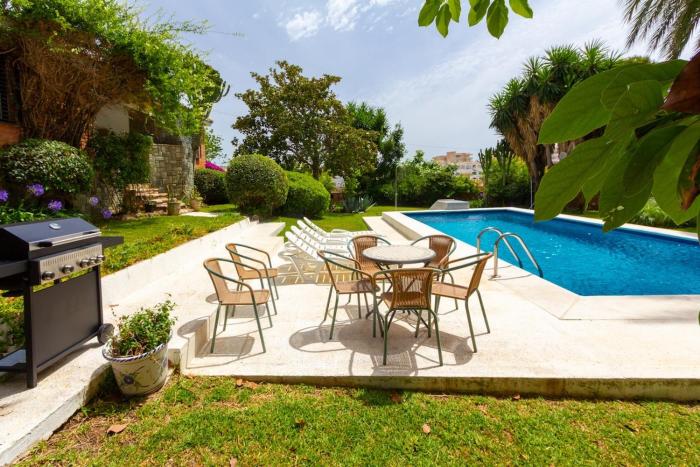 142 - Oasis Villa with Private Pool & Tropical Garden close to the Beach
