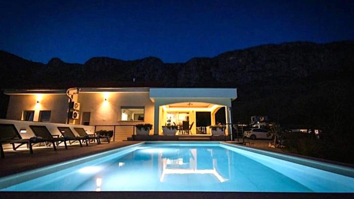 Villa Stanzia Natura Neve by Villas Guide