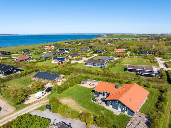 Renovated Holiday Home With Hot Tub, Sauna And Shelter