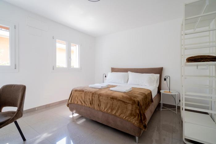 Modern Studio near Venice with Kitchenette