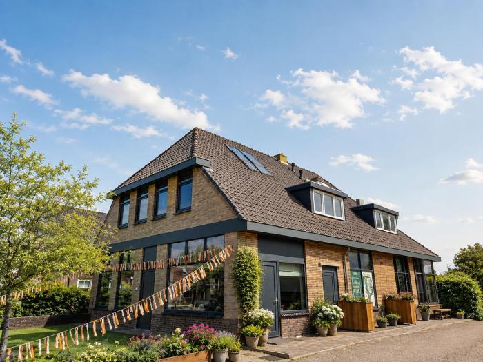 Groepsaccommodatie + 4 Large Greenhouses (36 personen)