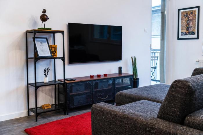 A26 Downtown Apartment with Free Garage and Balcony by BookBudapest
