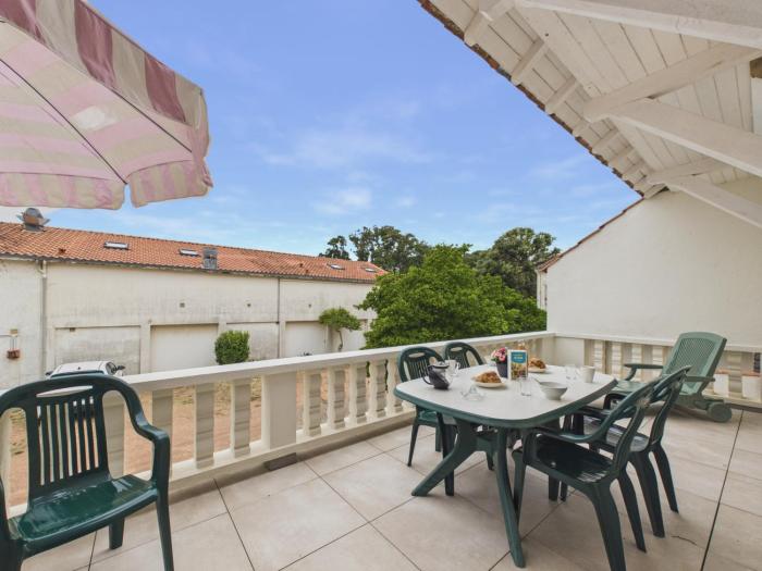 Plage à 100m, appartement avec terrasse pour 4