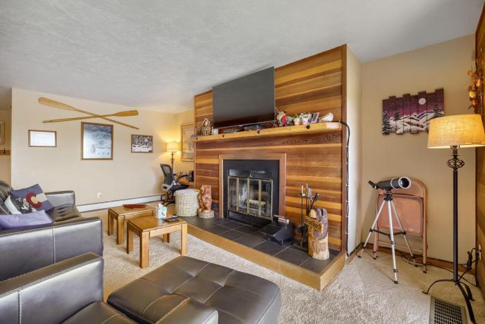Condo with 2BD2BA in Wildernest! Clubhouse with Indoor Pool & Hot Tubs!
