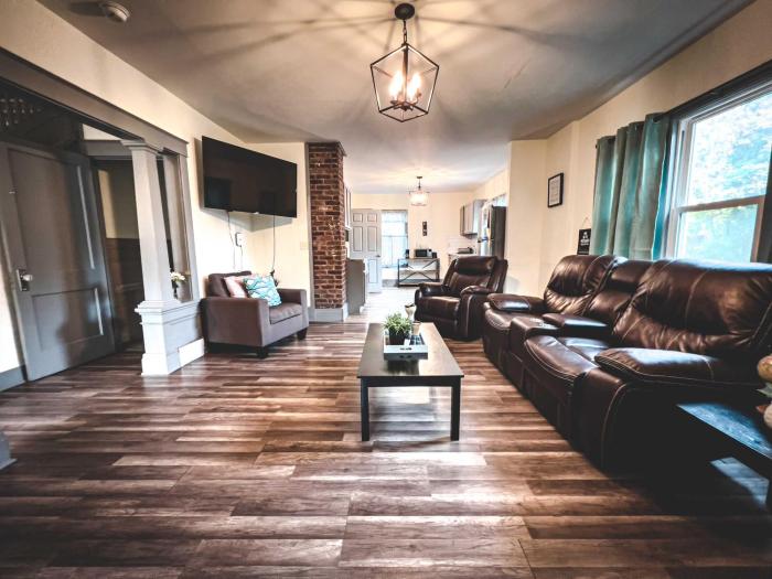 Centrally Located 5BR in Niagara Falls