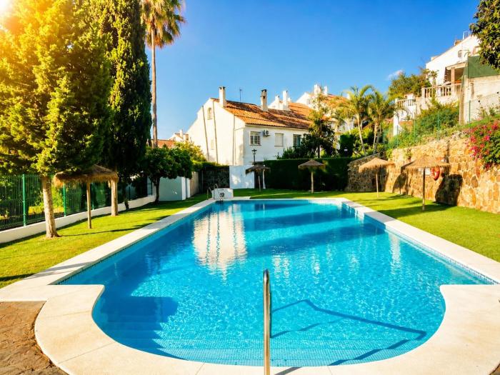Luxury Golden Mile Townhouse 4 bedroom Saltwater Pools, Walk to the Beach