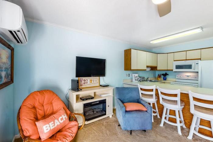 One Block to the Beach Perfectly Located Condo with AC Balcony Shared Pool