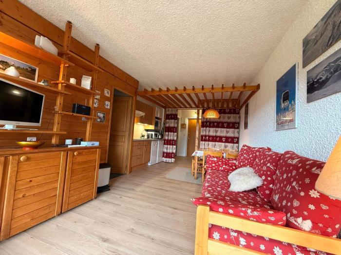 Appartement 2 pièces au pied des pistes de ski avec balcon et parking - FR-1-515-31