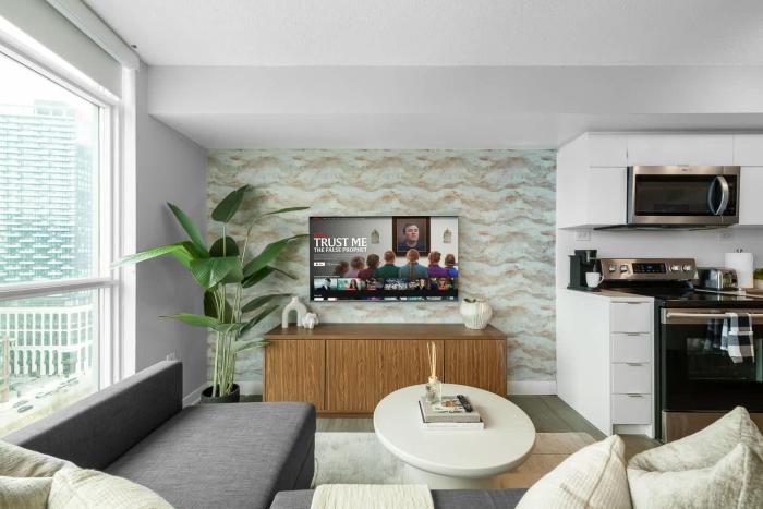 Modern 1BR Condo Walk to CN Tower & Rogers Centre