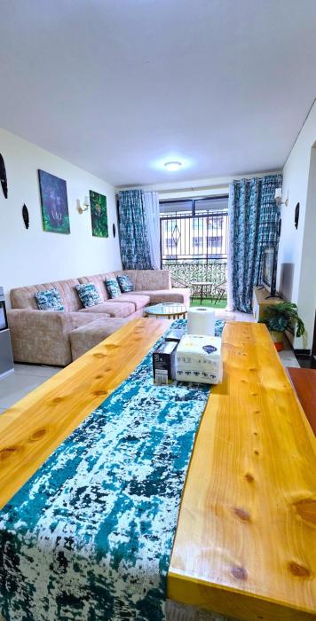 Tropical Luxe 3BR and SQ Apartment