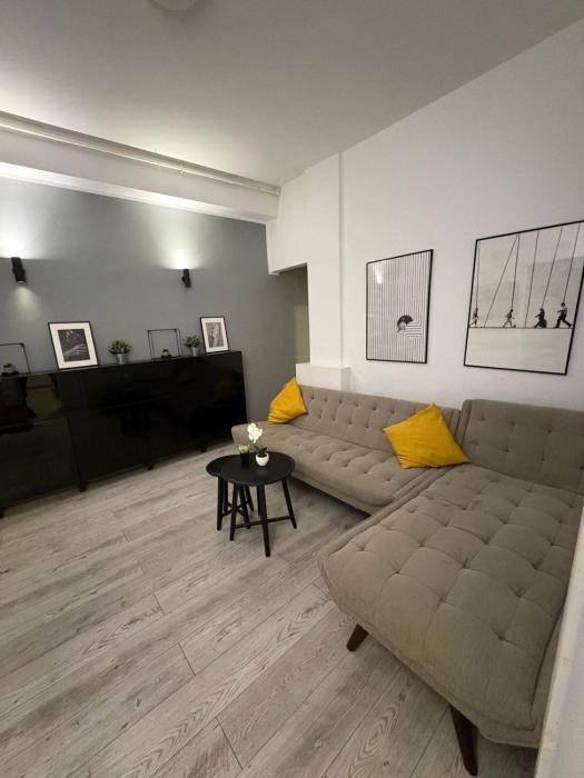 Big apartment for up to 8 people in city center