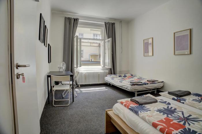 Private Room for 4, Free Parking, Main Train Station, Walk Everywhere