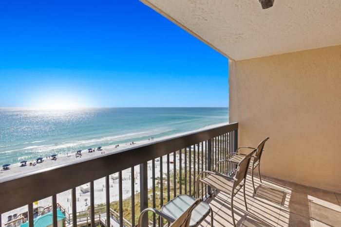 8th Floor Open Condo On-site restaurant w bar Multiple pools