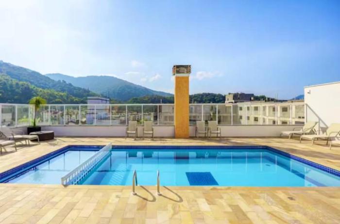100 metros da praia 2 Suites AC Churrasqueira