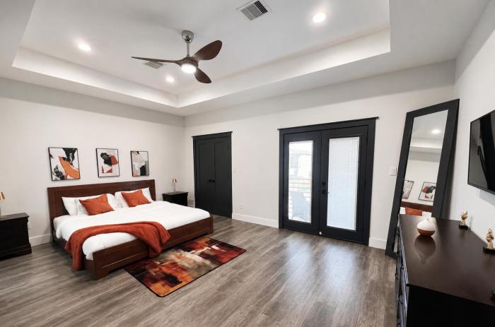 Modern 3BR Home King Suite 10 Min Downtown