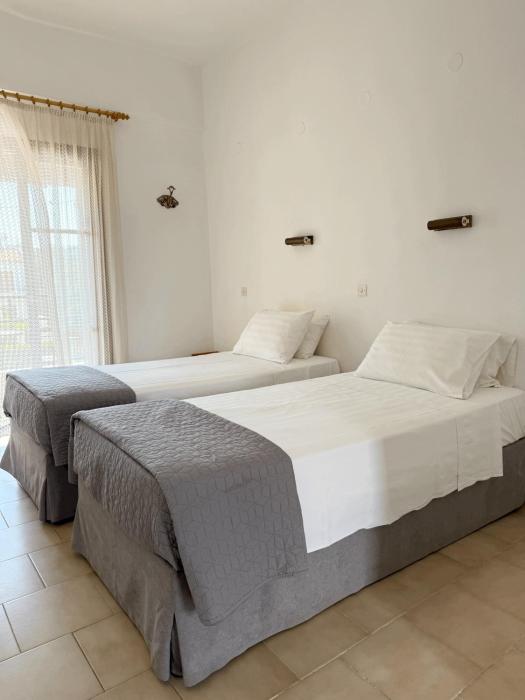 Captains Studios & Apartments