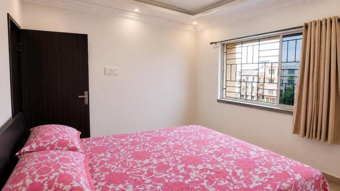 Single Room, King Size Bed with two large windows