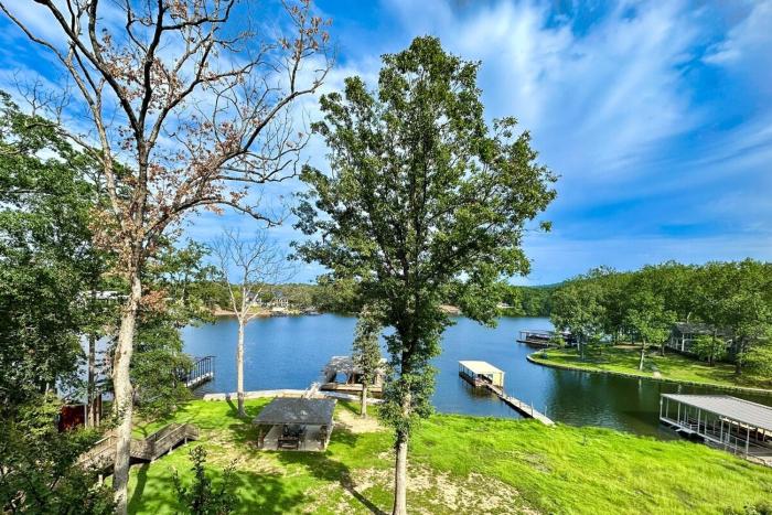 Waterfront Estate, Hot Tub, Private Dock
