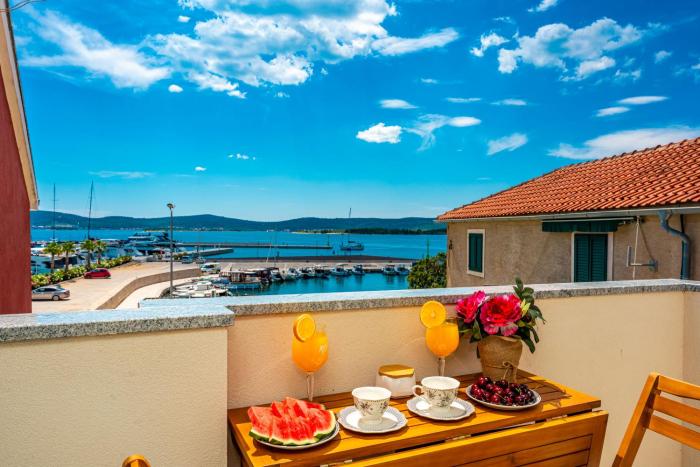Little Miracle-Seafront Luxury Apartment