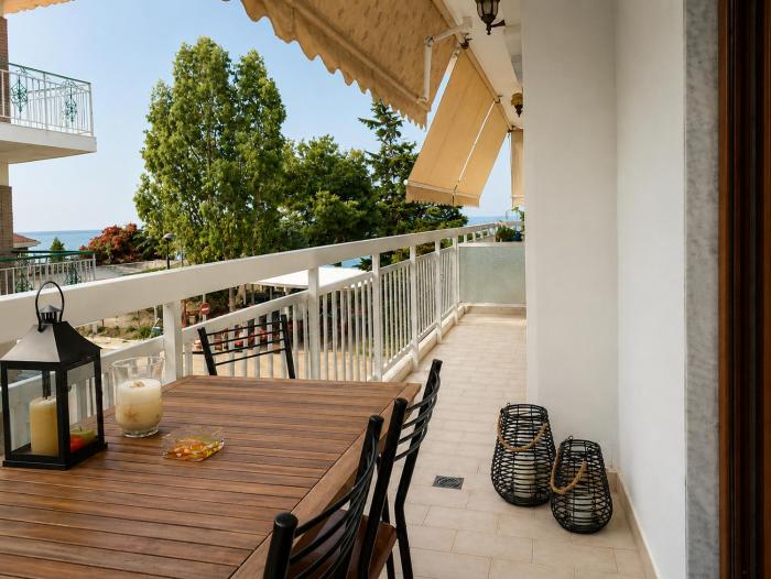 ZEFI BY THE SEA - ELEGANT SEASIDE APARTMENT 30m FROM THE BEACH